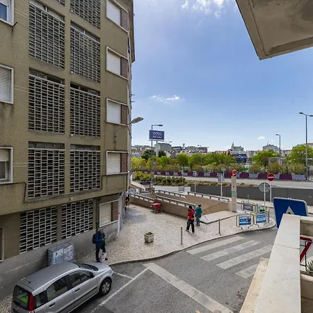 Appartamento New By The Metro Iv *