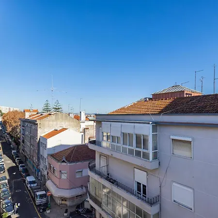 Appartamento New By The Metro Iv