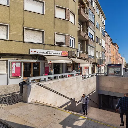 New By The Metro - 4e