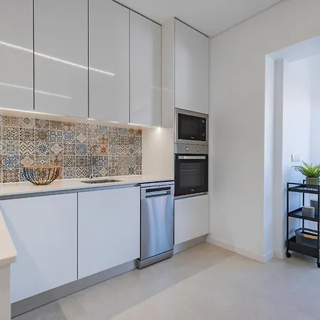 Apartment New By The Metro Iv