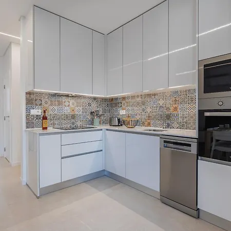 New By The Metro - 4e * Lisboa