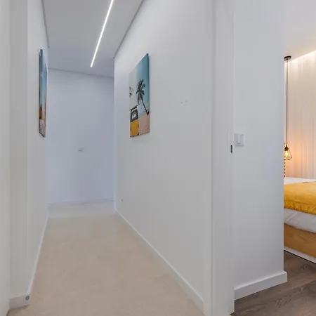 Apartment New By The Metro Iv *