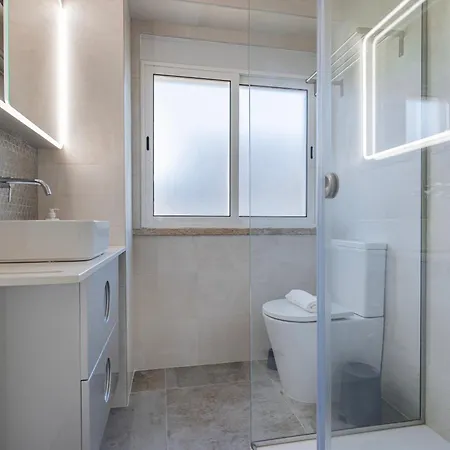 New By The Metro Iv Apartment