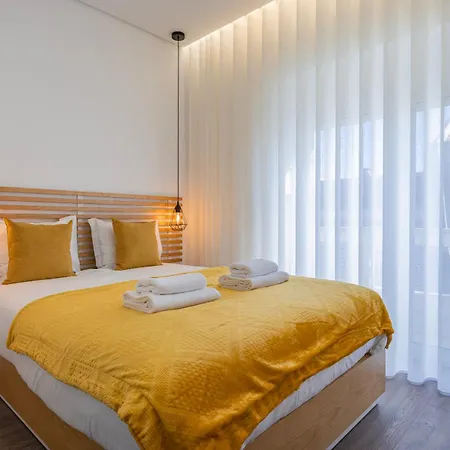 New By The Metro Iv Apartment Lisbon