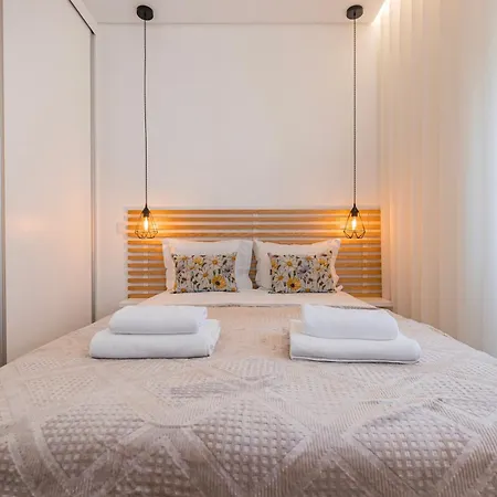 New By The Metro Iv Apartment