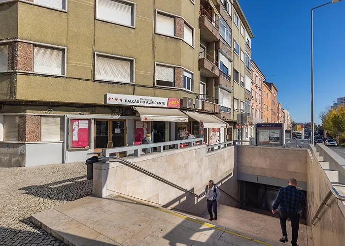 New By The Metro - 4e