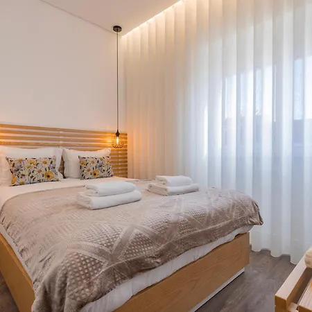 New By The Metro - 4e Lisbona