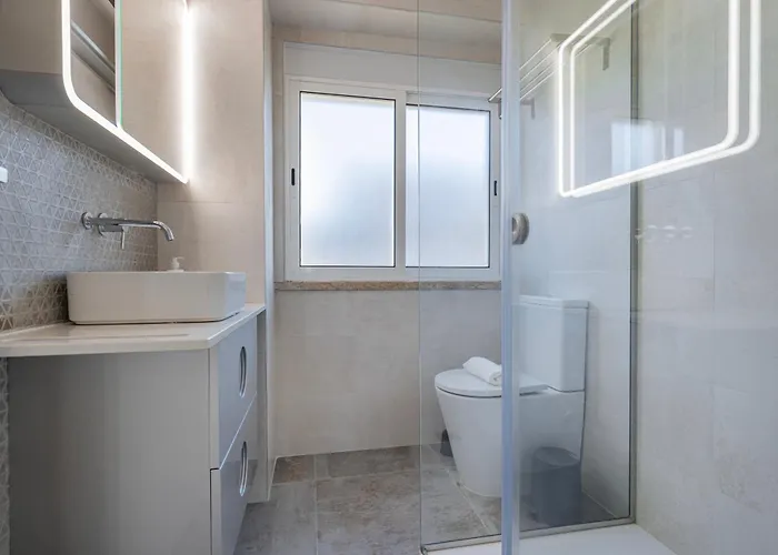 New By The Metro - 4e Appartement