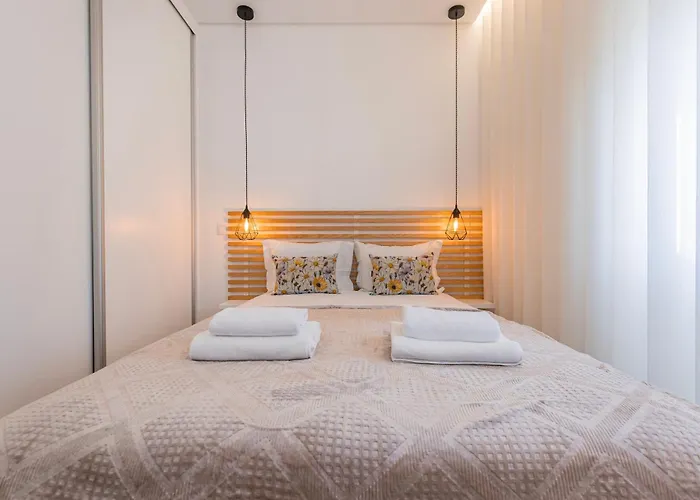 New By The Metro - 4e Appartement